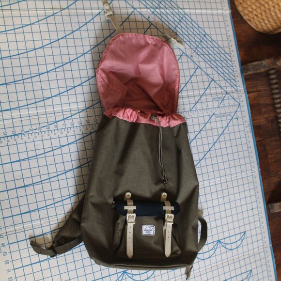 Herschel Little America Laptop Gorpcore Backpack, Ivy Green, EUC - Picture 8 of 11